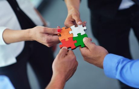 Il team di Logo-Logo.it: creativi, grafici ed esperti di comunicazione al lavoro